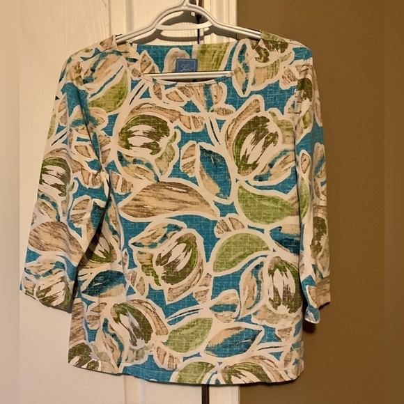 Lara Line Tops - Lara Lane Women’s Elegant Floral Print Women's Blouse 3/4 sleeves Size Large.